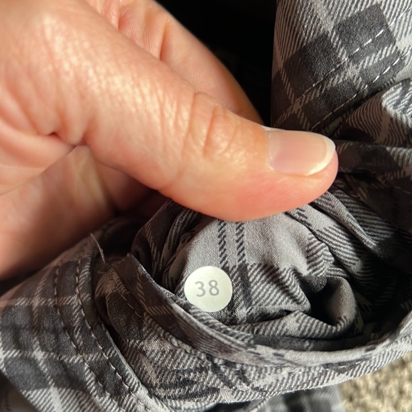 Lululemon Gray/black Men’s shorts size 38 - Picture 3 of 5